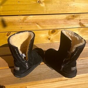 Black short zipper UGG boots